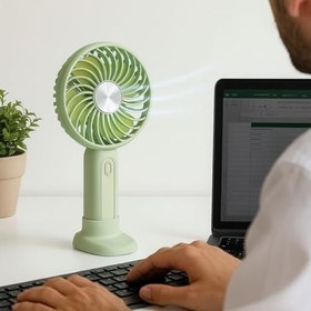 Resim GüncelÇarşı Masa Üstü Standlı Şarjlı 3 Ayarlı Fan Hızı Modlu Çanta Tipi El Fanı, Mini Vantilatör, Küçük Serinletici Fan 