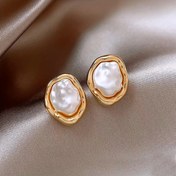 Resim Kadınlar için Fransız Esintili Zarif Minimalist Küpeler, Düzensiz Oval Yapay İmitasyon İnci Kakma, Altın Tonlu Metal & Beyaz Taklit İnci - Günlük Kullanım ve Resmi Etkinlikler İçin Çok Yönlü, Yıl Boyu Zamansız Takı, Taklit İnci Küpeler, Resmi Etkinlik Aksesuarları, Sofistik Stil, Lüks Görünüm 