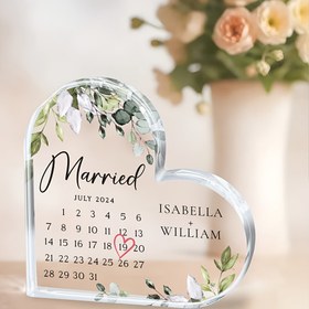 Resim Kişiye Özel Düğün Hediyeleri, Düğün Takvimleri İçin Akrilik Plaklar, Yeni Evliler İçin Hediyeler, Eşler İçin Hediyeler, Düğün Hediyelik Eşyaları. 