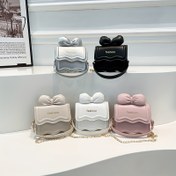 Resim Kadınların Şık Beyaz Mini Crossbody Çantası Altın Zincir Askılı - Günlük veya Resmi Durumlar İçin Çok Yönlü Cüzdan, Günlük Aksesuar | Zarif Aksesuar | Çanta, Cüzdan 