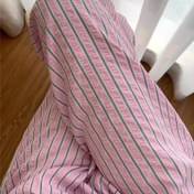 Resim Kadınlar için Rahat Bol Kesim Çizgili Pantolon - Pembe ve Beyaz Dikey Çizgiler, Düz Bacak Tasarımı, Hafif Polyester, Bahar ve Yaz için Mükemmel, Tüm Mevsimler için Rahat, Konforlu Giyim | Rahat Kesim Pantolon | Polyester Kumaş 