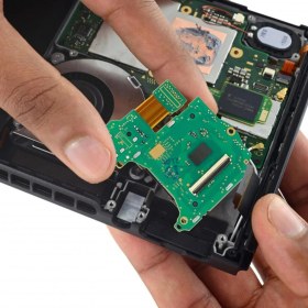 Resim Nintendo Switch Oyun Kart Slotu Kart Yuvası ve Kulaklık Jak Girişi 