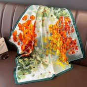 Resim 70.1cm Çok Renkli Çiçek Baskılı Kare Eşarp Simüle İpek İnce Pürüzsüz Boyun Eşarp Olgun Tarzı Güneş Kremi Baş Sarma Kadınlar İçin 