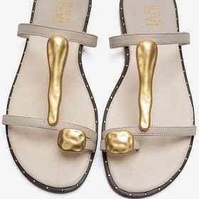 Resim Luvishoes Tessa Ekru Hakiki Deri Gold Tokalı Kadın Parmak Arası Terlik 