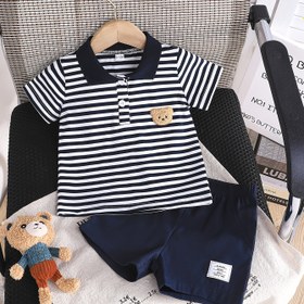 Resim 2'li set yeni basit ve şık mavi ve beyaz çizgili bebek erkek kısa kollu üstler + günlük rahat yaz için düz spor şortlar 