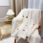 Resim Sevimli Ayı Desenli Yumuşak Rahat Çocuk Battaniyesi - Bebek Arabaları, Yüksek Sandalyeler & Kreşi Dekoru için Peluş Beyaz Çok Fonksiyonlu Atma Battaniye - Premium Dayanıklı Bebek & Küçük Çocuk Konfor Battaniyesi, Küçük Çocuk Battaniyesi, Bebek Arabası Aksesuarı, Büyüleyici Detaylar, Kabarık Doku, Bebek Duşu Hediyesi, Eğlenceli Tarz, Rahat Dokulu, Yeni Ebeveynler 