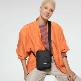 Resim Eastpak The One Siyah Postacı Çanta Standart Beden Fermuarlı Kapama ile Güvenli Taşıma 