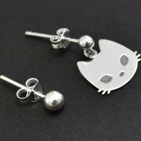 Resim Papatya Silver 925 Ayar Gümüş Rodyum Kaplama Kedi Model Çivili Kadın Top Küpe 