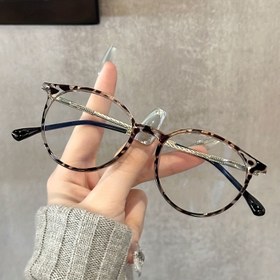 Resim Her gün giyilebilir ve fotoğraf çekimi için uygun, şık ve basit, unisex rahat yuvarlak çerçeveli dekoratif gözlükler. 
