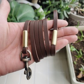 Resim Küçükten Orta Boy Köpekler İçin Üst Katmanlı İnek Derisi ile Yapılmış Şık ve Zarif Bir Tasma, Hafif ve Dayanıklı, Pil Gerektirmez 