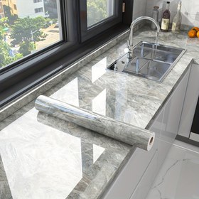 Resim Banyo lavaboları için kendinden yapışkanlı duvar kağıdı, çeşitli sahnelere uygun koruyucu film, banyolar, mutfaklar, oturma odaları, duvarlar, masaüstü ve dolaplar için kolay yapışkanlı ve çıkarılabilir alüminyum folyo desteği, kalıntı bırakmayan. 