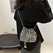 Resim Kadınların Leopar Desenli Çapraz Vücut Çantası - Ayarlanabilir Zincir Askısı, Geniş Kova Tasarımı, Dayanıklı Polyester, Günlük ve Profesyonel Kullanım için Çok Renk Seçenekleri, Rahat Çapraz Vücut Çantası | Hayvan Desenli Çanta | Ayrılabilir Kayış, Cüzdan Çapraz Vücut 
