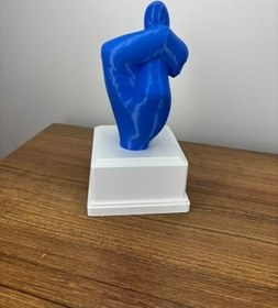 Resim Nahlarin Efendisi Dekoratif El Heykeli, 20 cm Yükseklik, PLA Malzeme, Mavi Renk 