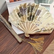 Resim El Yapımı Retro Mürekkep Boyalı Püskül Katlanır Yelpaze - Bej, Yeşil & Kahverengi Çiçek Desenli, Anneler Günü, Çay Sanatı Partileri ve Aile Buluşmaları İçin Taşınabilir Katlanır Yelpaze - Japon/Kore Esintili Şık Aksesuar, Kadınlar, Öğrenciler, Çiftler ve Kültürel Etkinlikler için Zarif El İşi 