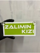 Resim Yeşil Renk Üzeri Beyaz Renk Zalımın Kızı Yazılı Vantuzlu Cam Süsü 