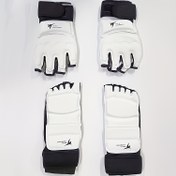 Resim Taekwondo Eldivenleri, Ayak Koruyucuları ve Eller ve Ayaklar için Koruyucu Giyim, Eğitim ve Yarışma için Tasarlanmış Bir Set. 