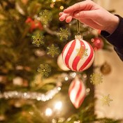 Resim 100 Adet Şeffaf Noel Kar Tanesi Mühür Sticker - Yapışkan Olmayan Dekorasyon, Altın Renkli Hediye Paketi Süslemesi, Kart Süsleme, Tatil Parti Dekoru için 100'lü Rulo, Canlı Festivallik Aksesuarlar, Yüksek Kalite Bitiş, DIY Süsler 