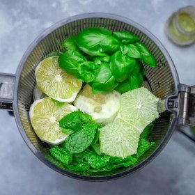 Resim Kuvings AUTO10S Hands-Free Slow Juicer Katı Meyve Sebze Presi Geniş Besleme Ağzı Sessiz ve Güçlü Motor Soğuk Sıkım Meyve Sıkacağı Mat Siyah 