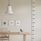Resim 2m Duvar Yükseklik Ölçüm Kartı - Okunması kolay, modern tarzda, ölçüm cetvelindeki ölçeği santimetre cinsinden olduğundan yükseklik değerlerini doğru bir şekilde okuyabilir. Altına dekoratif bileşenler eklenerek güzellik ve eğlence eklenebilir 