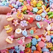 Resim 50/100 Adet Karışık Stillerde Küçük Çiçek ve Hayvan Reçine Boncuklar - El Yapımı DIY El Sanatları Aksesuarları Sevimli Karikatür Kedi, Çilek, Balina, Çiçek Tasarımlı - Buzdolabı Mıknatıslarına, Saç Tokalarına, Telefon Kılıf Süslemelerine Canlı Renkler 