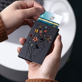 Resim Kadınlar için RFID Engelleme Özellikli Metal Kredi Kartı Tutucu Otomatik Açılır Tasarım ve Düzensiz Çiçek Deseni ile - Günlük Kullanım, Alışveriş, Seyahat için İnce Şık Klasik Cüzdan - Kredi/Kimlik Kartlarını Kolayca Düzenleyin 