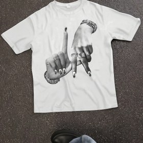 Resim Y2K Tarzı Kadınlar için Rahat Kesim Kısa Kollu Tişört - Siyah & Gri Rock On El Hareketi Baskılı, Orta Esneklikte Yuvarlak Yaka, Her Mevsime Uygun, Şeffaf Olmayan Kumaş, Hafta Sonu Stili, Retro Moda, Yumuşak Dokulu Grafik T-Shirt, Bayanlar İçin 