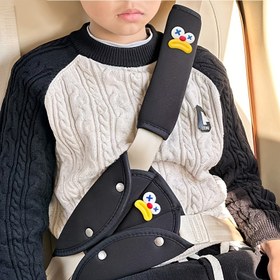 Resim 2 adet Araba Koltuk Kemeri Omuz Pedleri - Sevimli Karikatür Karakter Tasarımlı Yumuşak Polyester Sürtünme Önleyici Kayış Kaplamaları (Siyah & Beyaz, Kırmızı & Mavi), Tüm Araçlar İçin Her Mevsim Konforu, Araba Aksesuarı | Rahatlık Aksesuarı | Güvenli Uyumlu Pedler, Kemer Örtüsü Omuz Askısı 