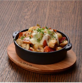 Resim Lava Döküm Yuvarlak Güveç Kabı Döküm Demir Yekpare Çift Kulplu Kayın Servis Ahşabı Çap(Ø)14cm. Siyah 