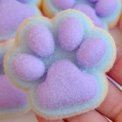 Resim Gökkuşağı Mor Kedi Pati Oyuncak - Kalp ve Pati Tasarımı ile Yumuşak Sıkıştırılabilir Fidget Oyuncak, Ofis Masa Dekoru, Okul Ödülleri, Noel Paskalya Sevgililer Günü, Arkadaşlar için Paylaşılan Eğlenceli Hediye, Kedi Oyuncakları, Masa Aksesuarı, Eğlenceli Tasarım, Dayanıklı İnşaat 