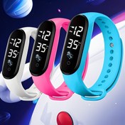 Resim 3 adet müşteriler erkek ve kadınların moda akıllı elektronik saatlerini seviyorlar, fitness, dağ tırmanışı, açık hava sporları, öğrenme için uygun ve önerilen tatil hediyeleri 