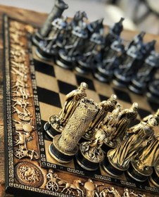 Resim Historical Chess Set with Decorative Board, Medieval Chess Set with Detailed Warrior Pieces, Antique Look Chess Set with Medieval Figures - Object-3 