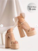 Resim E&L Company NET 15,5cm Çok YÜKSEK, Bej saten çift platformlu. İşçiliği muazzamdır. 