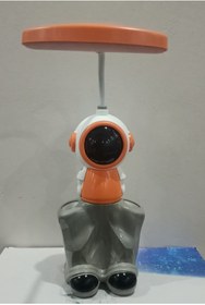 Resim Empressco Turuncu astronot tasarımlı masa lambası, kalemlik ve traş seti, şık ve fonksiyonel ürün. 