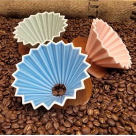 Resim Turkuaz V60 02 Dripper Ahşap Standlı Origami Seramik Kahve Demleme Ekipmanı (Turquoise Blue Ceramic) 