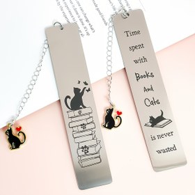 Resim 1 adet Paslanmaz Çelik Oymalı Kitap İşareti ile Karikatür Kedi Kolye - "Kitaplar ve Kedilerle Geçirdiğiniz Zaman Boşuna Harcanmaz" Tasarımı, Öğretmenler İçin İdeal Öğrenci Şükran Hediyesi, Şükran Günü ve Öğretmenler Günü İçin Mükemmel, Kitap Severler İçin Hediye 