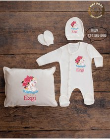 Resim yzc home size dair... K04 Ty Ekru Renk Isme Özel Isimli Baskılı Bebek Yastık Tulum Şapka Eldiven Set Hastane Çıkışı 