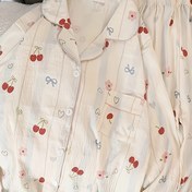 Resim Kadınlar İçin Rahat Kiraz & Fiyonk Baskılı Pijama Takımı - Yaka Yaka ve Elastik Bel Pantolonlu Uzun Kollu Düğmeli Üst, Sonbahar/Kış İçin Polyester Ev Giyimi, Rahat Ev Kıyafeti|Günlük Pijama Takımı|İki Parçalı Set 