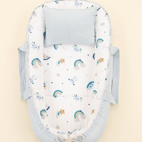 Resim Babynest ve Yastık - Çift Taraflı - Bebe Mavisi Muslin - Mavi Gökkuşağı 