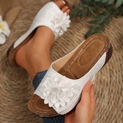 Resim Kadınlar için Çiçek Desenli Süslemeli Platform Sandaletler - Kalın Yastıklı TPR Tabanlı ve Yumuşak PU Kaplama Astarlı Slip-On Açık Burunlu Rahatlık - Düğünler, Partiler, Günlük Kullanım İçin Şık Ayakkabılar - Tüm Sezonlara Uygun Tasarım, El Yapımı Görünüm 