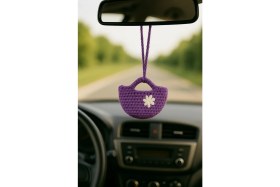 Resim Amigurumi Araba Dikiz Aynası Süsü & Anahtarlık & Çanta Askısı – % 100 El Örgüsü Mor Çanta 