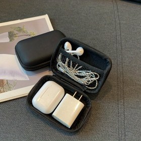 Resim Kulaklık, Şarj Kabloları ve USB Şarj Cihazları için Taşınabilir Sert Kabuklu Seyahat Organizatör Çantası - Güvenli Bölmeler, Kompakt Tasarım ve Koruyucu Kapaklı Dayanıklı Plastik Mini Saklama Çantası (Siyah) 