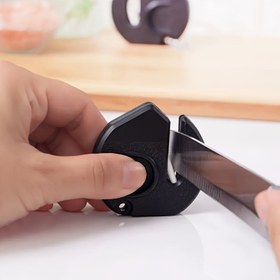 Resim 1 adet Profesyonel Bıçak Bileyici - ABS ve Seramik Bileyici Taşı ile Ergonomik Kırmızı Sap, Kolay Saklama İçin Asılı Tasarım - Dayanıklı Metal ve Plastik Mutfak Aracı, Anneler Günü, Noel, Şükran Günü için Mükemmel Hediye, Mutfak Bıçağı Bileyici, Şık Metalik Kaplama, Sağlam Yapı 