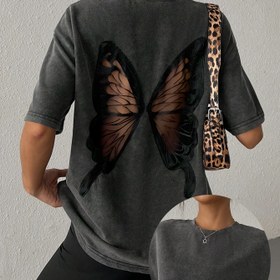 Resim Yapay kelebek desenli oyma baskı efektli (kelebek oyma şekli baskılı), büyük beden, yazlık kısa kollu slim fit kadın tişört, uygun fiyatlı ve şık 
