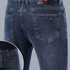 Resim Erkekler için Yüksek Bel Esnek Kot Pantolonlar - Düz Paça, Bol Kesim, İş Gündelik Tarzı, Kabartmalı Logolu Koyu Mavi, İlkbahar ve Yaz için Rahat Pamuk Karışımı, Esnek Kot Pantolonlar | Kabartmalı Logo Detayı | Pamuk Karışımlı Kot 