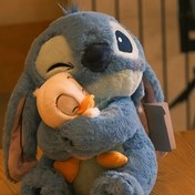 Resim 1 Adet Disney Stitch Peluş Oyuncak ve Kucaklayan Donald Duck, Doğum Günü, Sevgililer Günü ve Yeni Yıl Noel Hediyeleri için Anime Figürleri Süsü, Araba Okul Yurdu Dekoru 