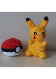 Resim Amigurumi Oyuncak Pikaçu Ve Pokemon Topu 