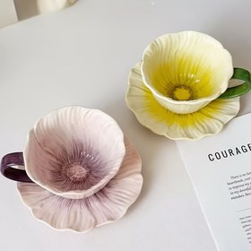 Resim 2 Adet Şık Seramik Desenli Çay Fincanı ve Tabak Seti - El Boyaması ile Pastel Pembe & Sarıl çiçek desenli, Fransız Vintage Tarzı, Yeşil Volanj Kenarlarıyla Kahve, İnce Demleme Sütlü şeker iç ürünlerinde kullan, çoğunlukta hediye olmaya uygun. Ev toplantıların dozu: evlenirken yeni bina ayrılığa özel güne dönüşümde ideal sevgi dolu hediyesi. Sade el temizlemesi dayal serami̇k in 