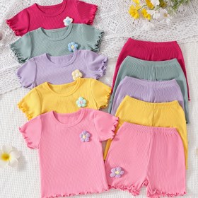 Resim Kızlar için yeni 10 adet yazlık set, kumaş, dikey çizgiler, dantel manşetler, dalgalı kenarlar, çiçek işleri, yuvarlak yaka ile düz renkli tişört ve eşleşen şortlar, rahat ve şık bir görünüm için dış mekanlar için 