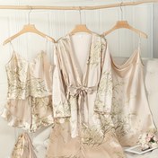 Resim 5 parça Homewear Seti Şampanya Rengi ve Küçük Çilek Baskıları ile, Hafif Pijama, Bornoz, Şort ve Kolsuz Elbise içerir. 