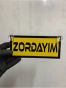 Resim HBSİ SARI RENK ÜZERİ SİYAH RENK ZORDAYIM YAZILI VANTUZLU CAM SÜSÜ 
